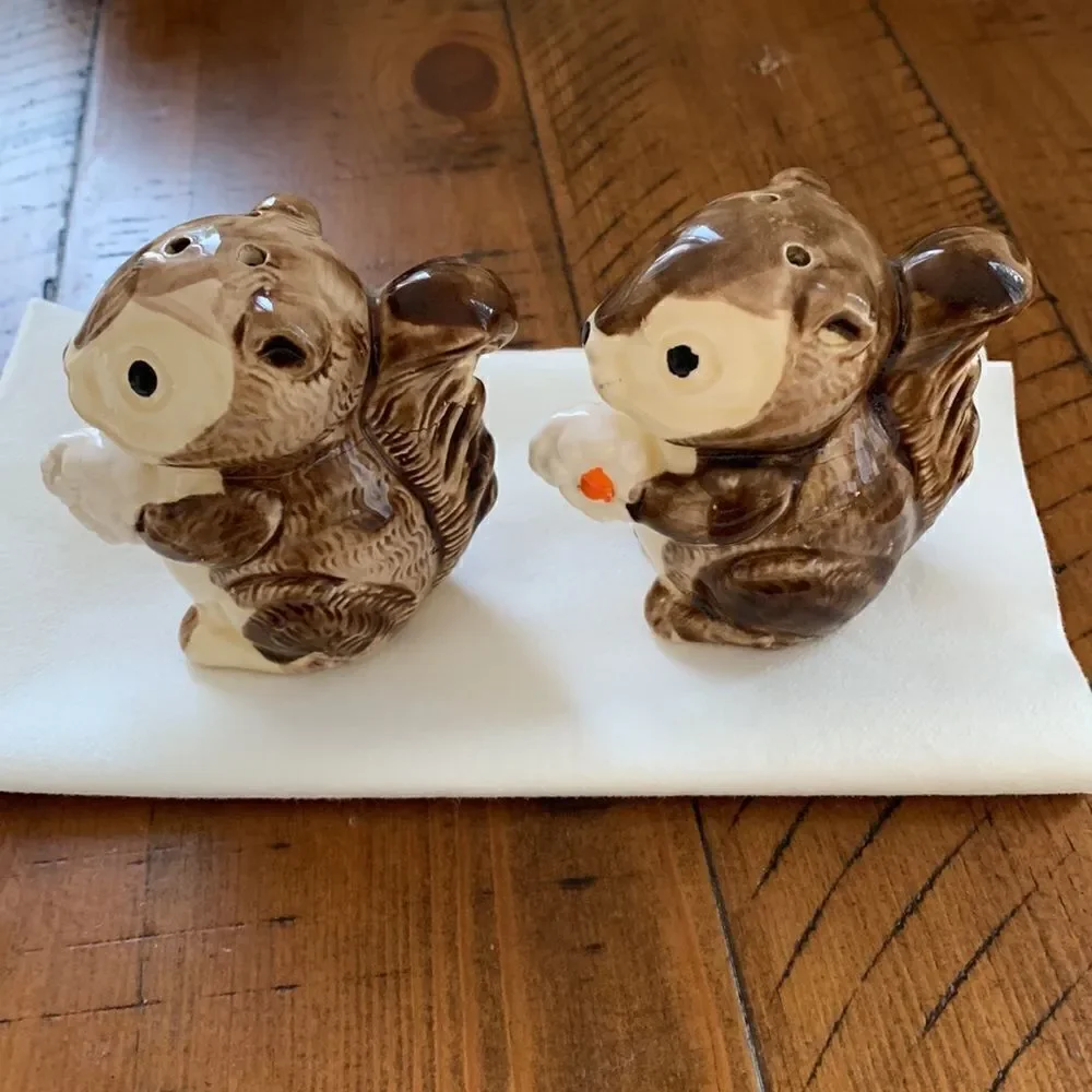 Vintage Squirrel Salt & Pepper‎ Ceramic Outdoor Woodsy Shakers Fall Autumn